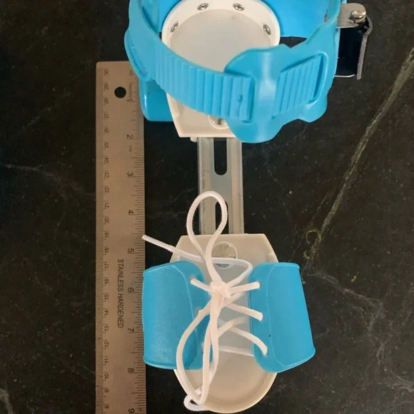 LINDBES | Child Size Adjustable Double Row Skates - Picture 5 of 7